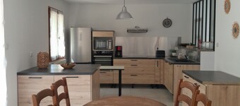 Very pleasant little house. Fenced. Pets allowed