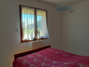 2 bedrooms, bed sheets