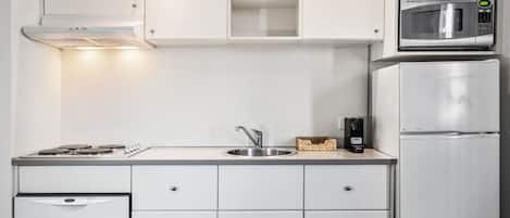 Fridge, microwave, stovetop, dishwasher