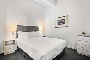 1 chambre, bureau, fer et planche à repasser, Wi-Fi