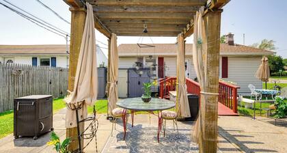 2 Mi to Walden Galleria: Apartment w/ Patio