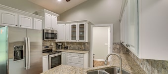1/2 Mi to Kentucky Downs: Franklin Home w/ Patio!