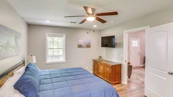 3 bedrooms, desk, iron/ironing board, internet