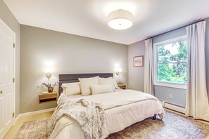 2 habitaciones, tabla de planchar con plancha, cuna de viaje y internet