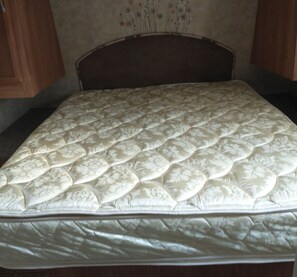1 bedroom, travel cot, bed sheets