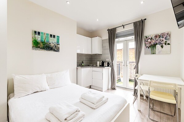 1 bedroom, iron/ironing board, internet, bed sheets