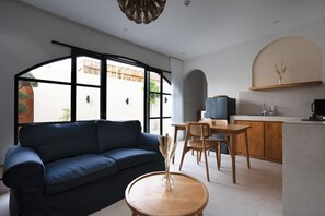 Smart TV - 1BR Private Pool Villa, Rice Field View (Canggu)