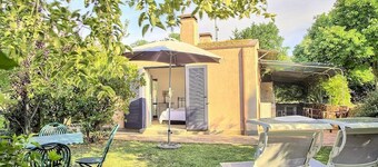 Villa Lidira: A characteristic and welcoming cottage surrounded by the greenery, with Free WI-FI.