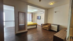 Luxury Apartment, Balcony, City View | Living area