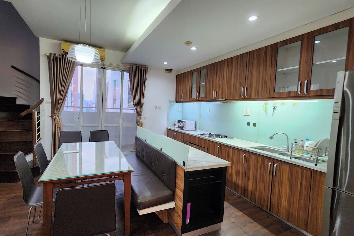 Luxury Apartment, Balcony, City View | Private kitchen | Fridge, microwave, stovetop