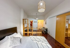 Free WiFi, bed sheets