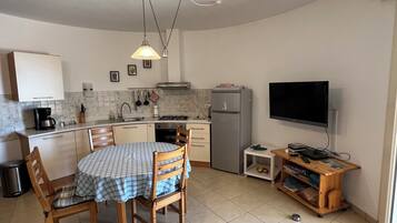 Horno, parrilla de estufa y lavavajillas