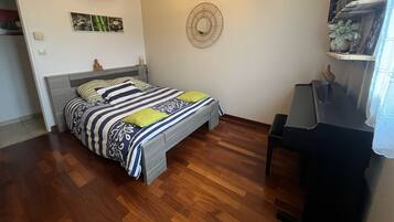 3 chambres, fer et planche Ă repasser, Wi-Fi, draps fournis