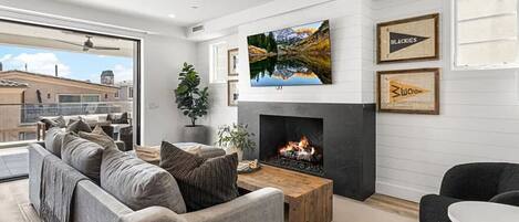 تلفزيون ذكي، مدفأة، ستيريو