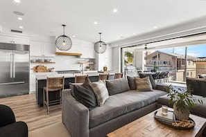 スマートテレビ、暖炉、ステレオ