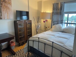 1 slaapkamer, een strijkplank/strijkijzer, wifi, beddengoed