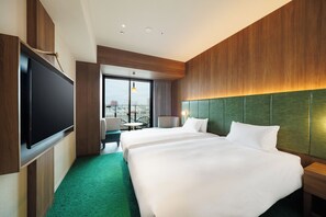 TRACKS-VIEW TWIN with BALCONY, Non Smoking | Down comforters, in-room safe, laptop workspace, soundproofing