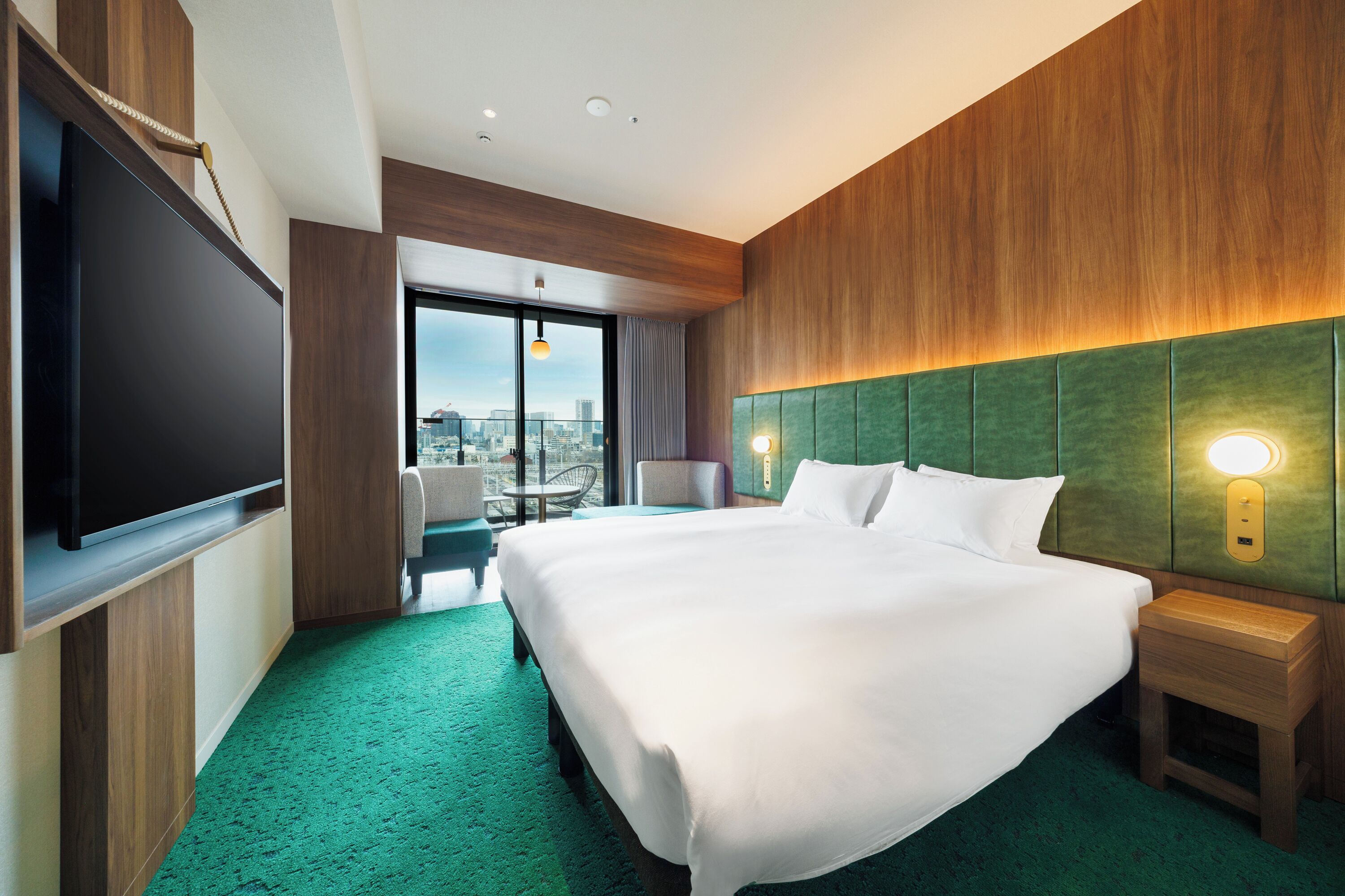 TRACKS-VIEW KING with BALCONY, Non Smoking | Down comforters, in-room safe, laptop workspace, soundproofing