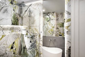 Apartment, Stadtblick | Badezimmer