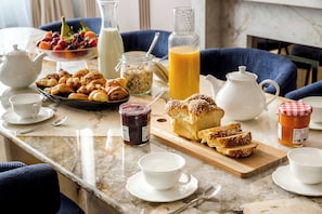 Tägliches einheimisches Frühstück gegen Gebühr