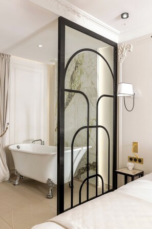 Apartment, Stadtblick | Badezimmer