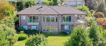 Holiday suite with 2 bedrooms plus a den