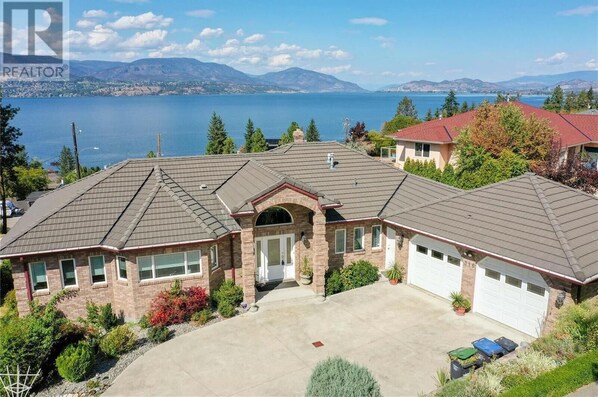 Exterior - Holiday suite with 2 bedrooms plus a den (Kelowna)