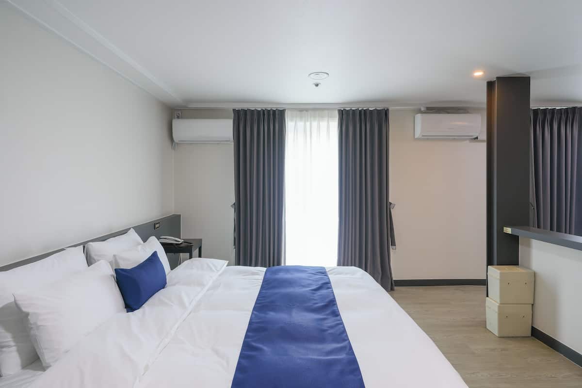 Habitación Deluxe doble, vistas a la montaña | Escritorio y wifi gratis