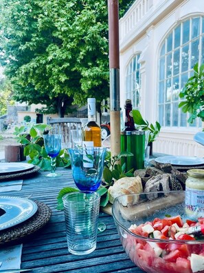 Outdoor dining