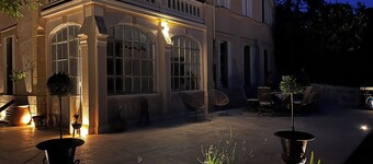 19th century manor house with panoramic view of the Sainte Baume, 15 minutes from the sea