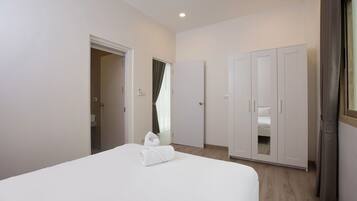 Biệt thự có thiết kế đặc sắc, 2 phòng ngủ, quang cảnh hồ bơi | Truy cập Internet không dây miễn phí, bộ trải giường