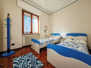 4 bedrooms, desk, free WiFi, bed sheets - Hillside Retreat with Garden, 15 min to Lucca (Lucca)