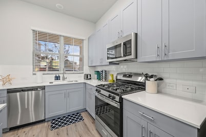 Modern and Cozy Townhome Near Cowboys and Rangers Stadium and DFW Airport