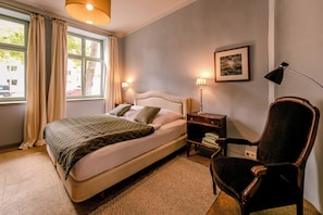 2 bedrooms, WiFi, bed sheets - Spend the night in a monument in the middle of Halberstadt's old town (Halberstadt)