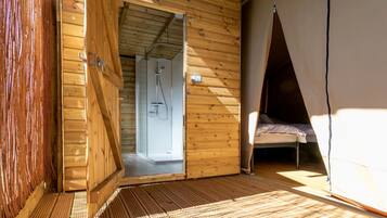 3 bedrooms, internet, bed sheets