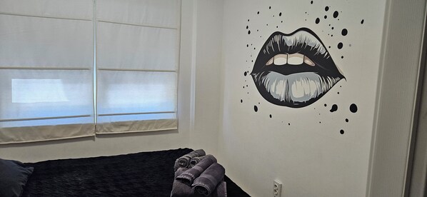 1 dormitori, planxa i posts de planxar, wifi i roba de llit 