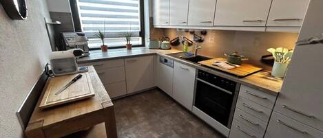 Kühlschrank, Ofen, Herdplatte, Geschirrspüler