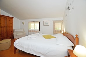 Family House, 2 Bedrooms, 2 Bathrooms, Mountainside (Casa Lina) | 2 bedrooms, free WiFi, bed sheets