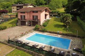 Familjehus - flera sovrum - 2 badrum - intill bergen (Casa Lina) | Pool | En säsongsöppen utomhuspool