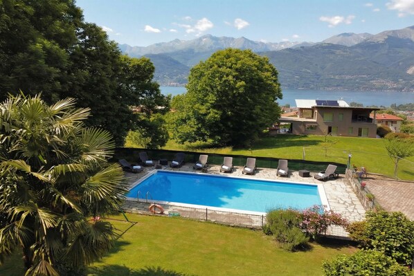 Familjehus - flera sovrum - 2 badrum - intill bergen (Casa Lina) | Pool | En säsongsöppen utomhuspool