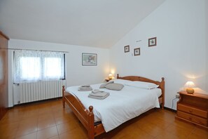 Family House, Multiple Bedrooms, 2 Bathrooms, Mountainside (Oasi E Relax) | 2 bedrooms, WiFi, bed sheets - Oasi E Relax (Colico)