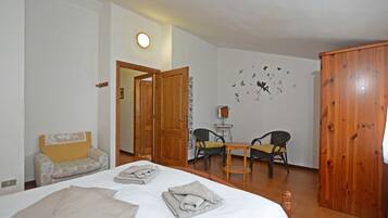 Family House, Multiple Bedrooms, 2 Bathrooms, Mountainside (Oasi E Relax) | 2 bilik tidur, Wi-fi, cadar katil