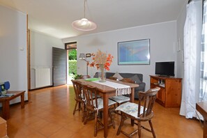 Family House, Multiple Bedrooms, 2 Bathrooms, Mountainside (Oasi E Relax) | Dining - Oasi E Relax (Colico)