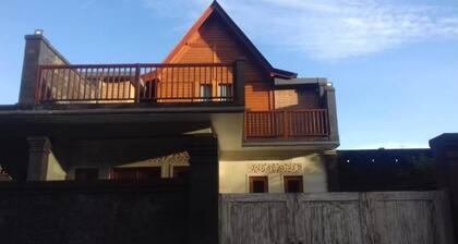 BUYAN LODGE 3-bedroom lodge in marvelous Lake Buyan