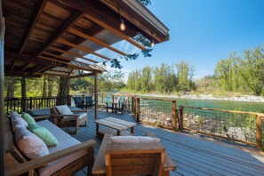 Terrace/patio - Riverfront Cabin w/Views-Hot Tub,AC,Pets (Gold Bar)