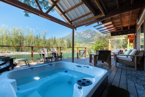 Terrace/patio - Riverfront Cabin w/Views-Hot Tub,AC,Pets (Gold Bar)