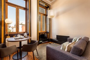 Deluxe Apartment, 1 Bedroom | Dining - Beach Studio Nearby Market in Oporto (Porto)