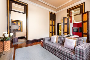 Deluxe Apartment, 2 Bedrooms | Living room