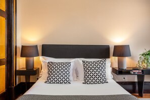 15 bedrooms, iron/ironing board - Beach Studio Nearby Market in Oporto (Porto)