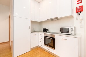 Luxury Apartment, 1 Bedroom | Private kitchen | Fridge, microwave, oven, coffee/tea maker - Charming 1-bedroom Apartment in Oporto (Porto)